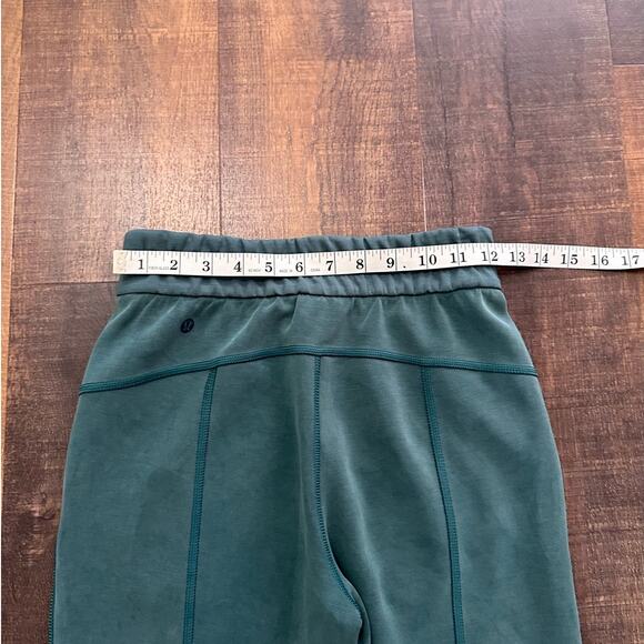 Lululemon Softstreme High-Rise Straight-Leg Cropped Pant Size 2 - Picture 8 of 10